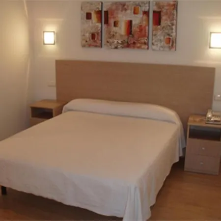 게스트하우스 Francisco Salinas 2*